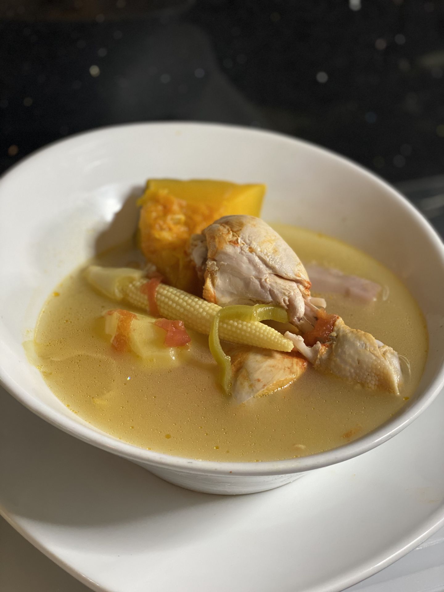 Caldo de Pollo Rico